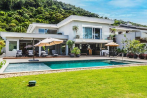 Casa de luxo com piscina, área gourmet e a poucos metros da praia no condomínio Costa Verde da Tabatinga, Caraguatatuba